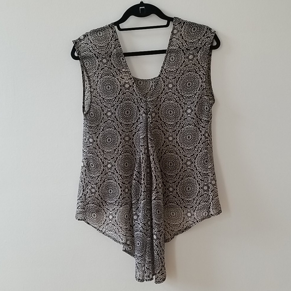 Unique camisole with tail like back (open!) - Picture 2 of 5